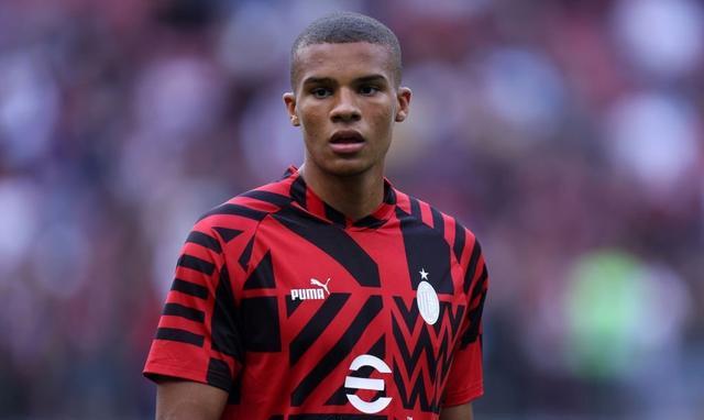 kaiyun-记者：摩纳哥前锋恩博洛被推荐给米兰；纽卡与科莫竞争佳夫