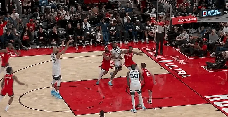 开云网站-戈贝尔造犯规两罚不中，目前个人罚球10中2